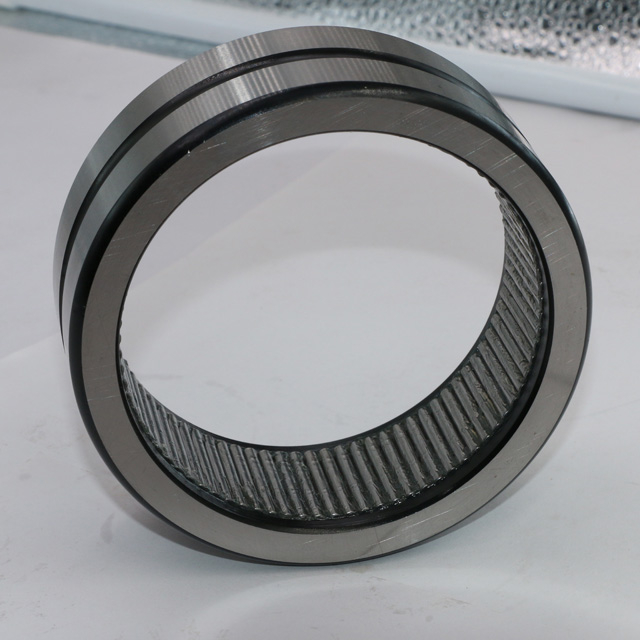 Full complement needle roller bearing without inner ring solid ferrule RNAV4004